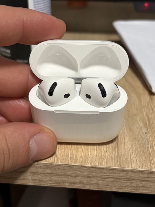 AirPods 4 cu Active Noise Cancellation – IMPECABILE