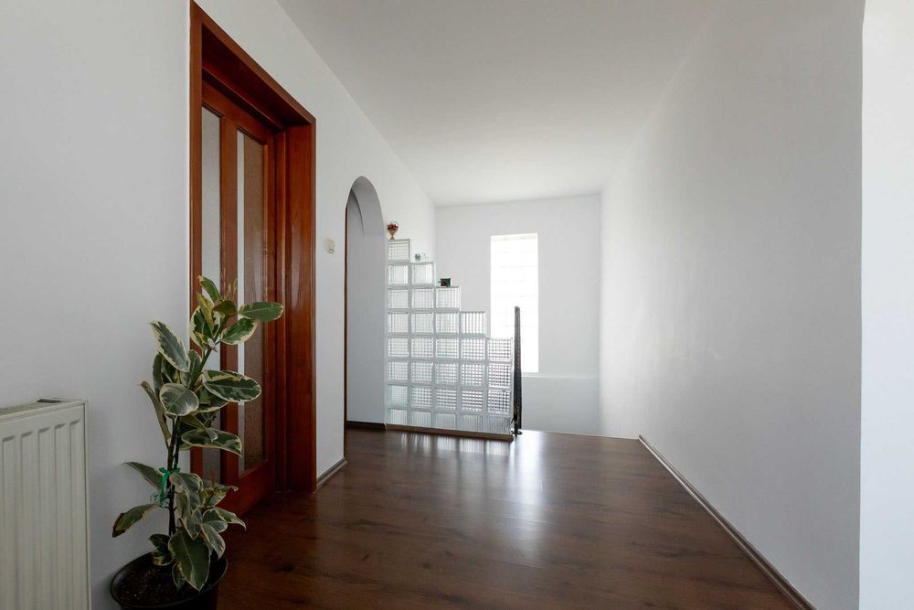 Vând casă P+1 situată în cartier Șerbănești, Municipiul  Bacau