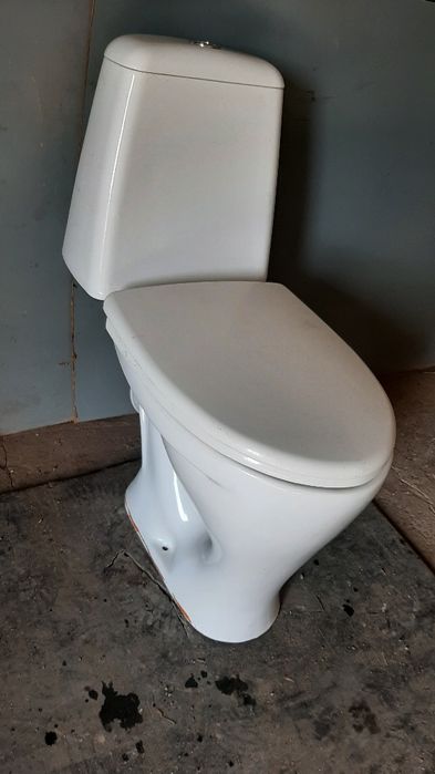 Продам унитаз хорошим состояние
