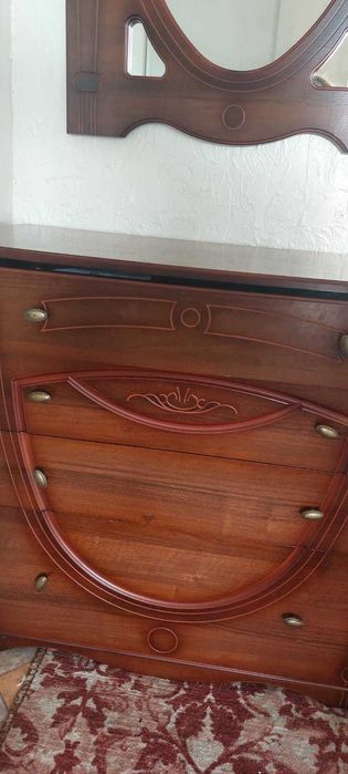 Продам спальный гарнитур