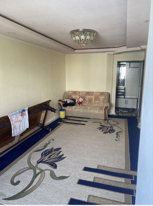 2 xonali uyni 1 xonasi student qizlarga yoki ishchi ayollarga beriladi