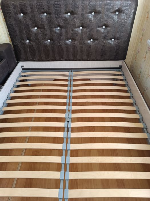 Кровать двуспальная