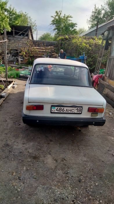 Продам машину 21011
