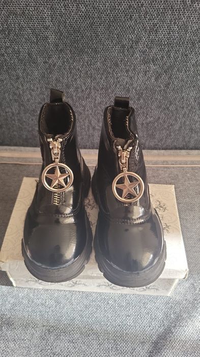 Продаются осенние сапоги