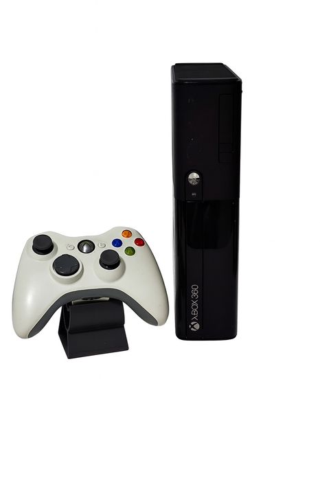 Xbox 360 E 250GB | Controller original | Funcțional | Gata de joc