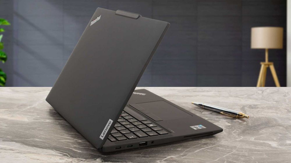 13.3’FHD+IPS Ryzen 5 PRO 7540u Lenovo Thinkpad Х13 Gen4 16GB DDR5 256GB Гаранци