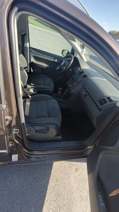 VOLKSWAGEN Touran 0 — imagine 5