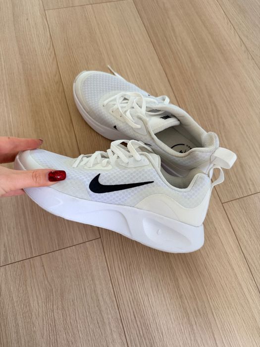 Нови маратонки NIKE