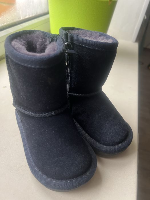 Уги почти новые 22 размер