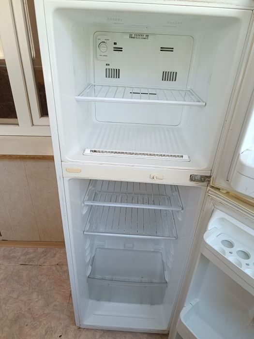 Холодильник продам LG
