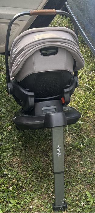 Nuna Triv + Landou + Scoică ARRA Next + Bază Isofix Next + Accesorii – Sistem complet 3 în 1