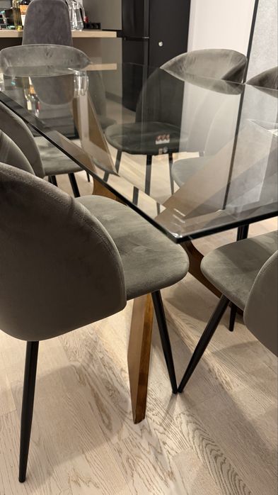 Vand masa picioare lemn nuc si blat sticla