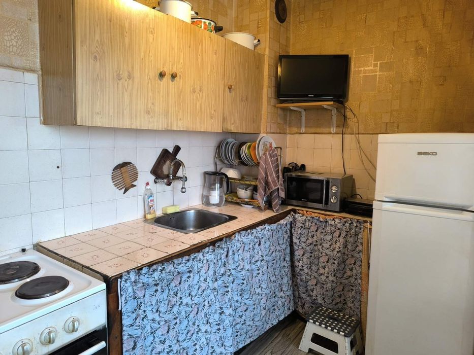 Двустаен апартамент – локално парно, среден етаж