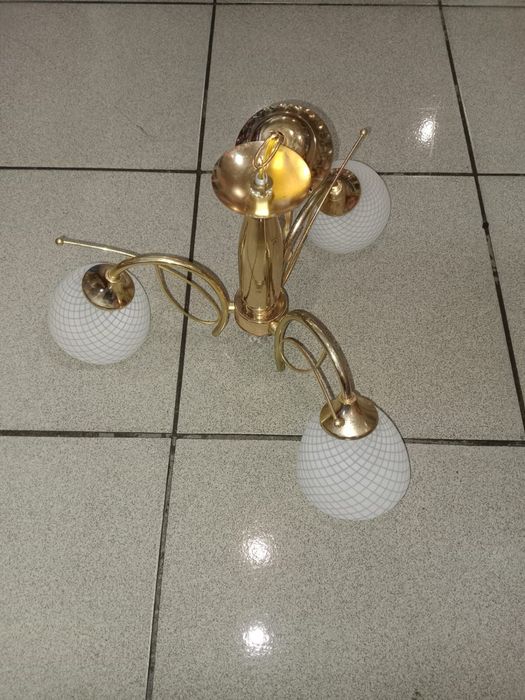 Продам люстру 3рожковую