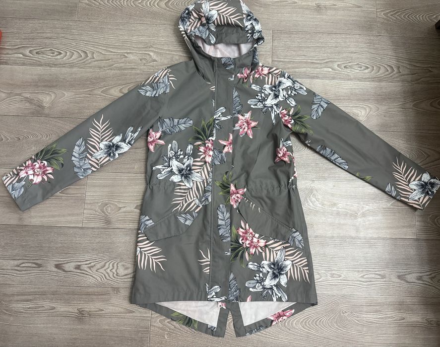 Продам ветровку женскую