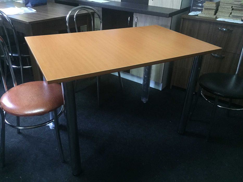 Masa cu picioare inox