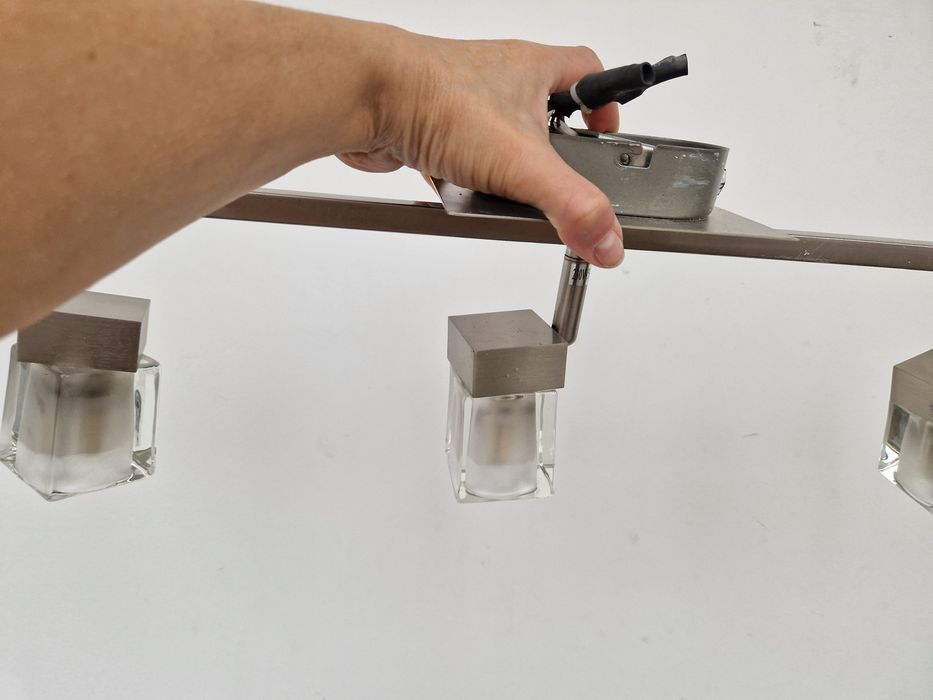 Продам люстру в отличном состоянии