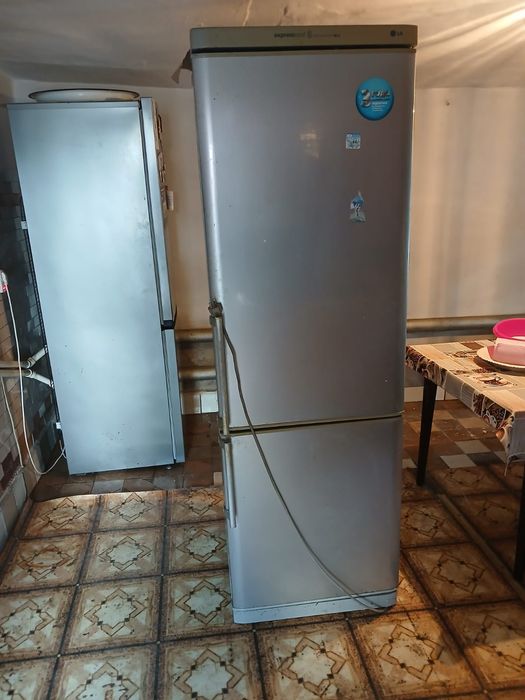 Продам неисправный холодильник LG