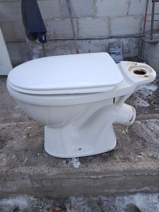 Унитазы.прадаю ...