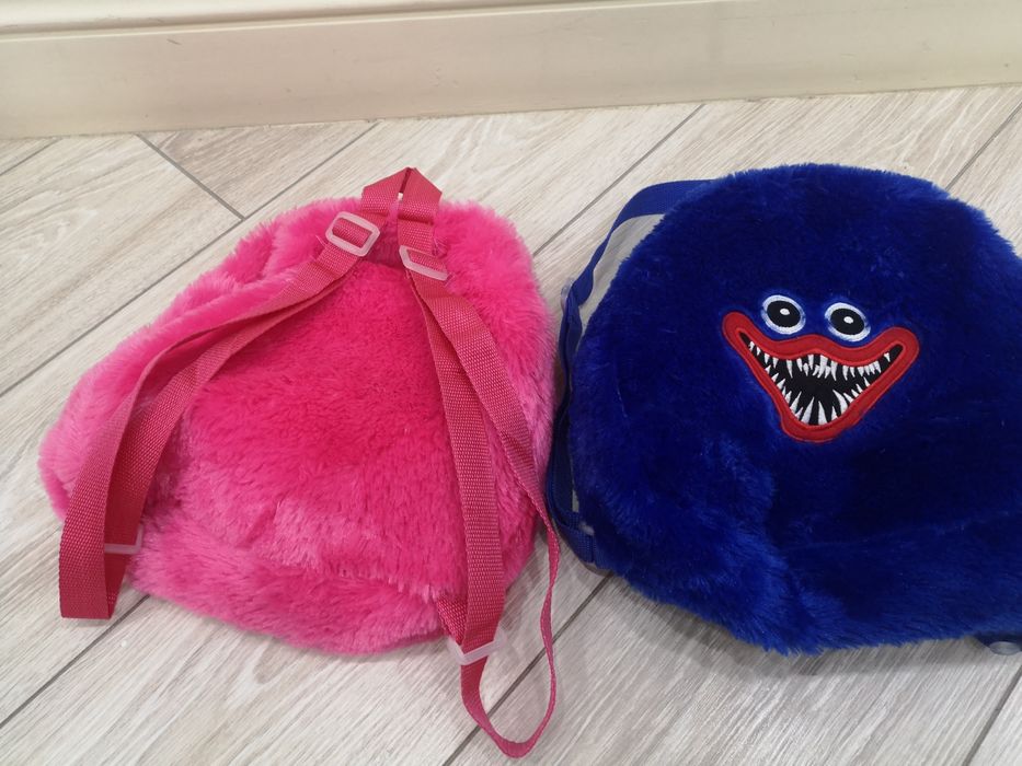 Срочно продам два детских рюкзака.