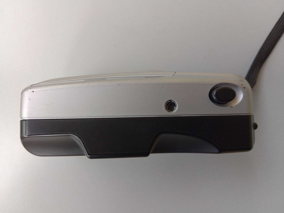 Фотоапарат за лента със светкавица