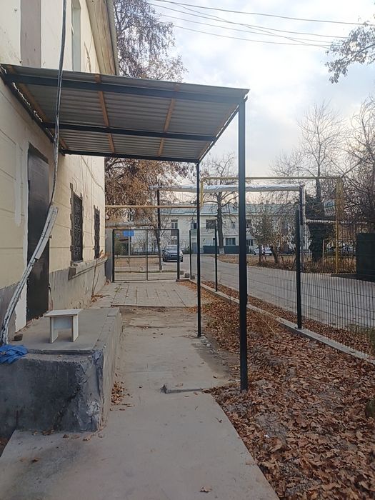 Свря 2 комнатная  квартира с двориком