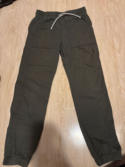 Vând pantaloni 128 și 134 cm