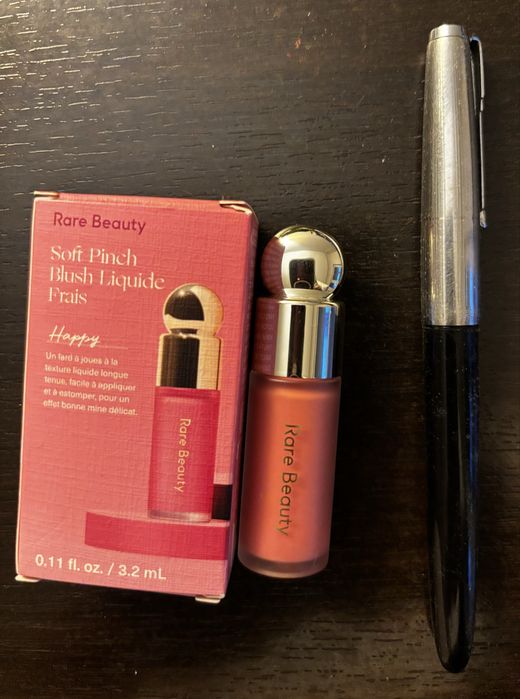 未使用　Rare Beauty Rare beauty blush • Anunturi gratuite • OLX.ro