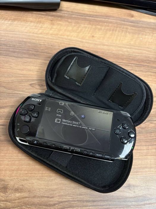 Прошитая PSP с играми, с кейсом