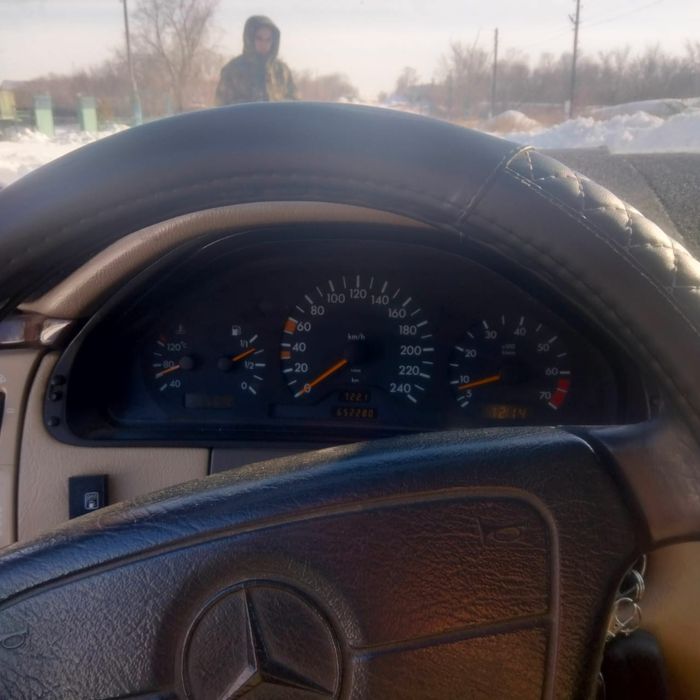 Продам мерс 210 лупарь.