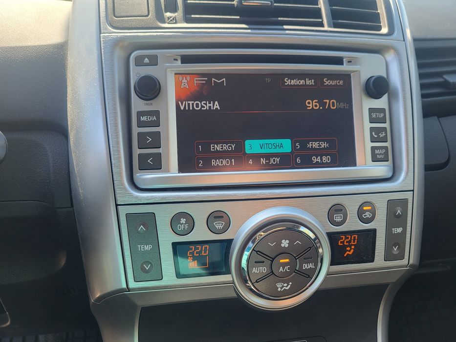 Продавам Toyota Verso