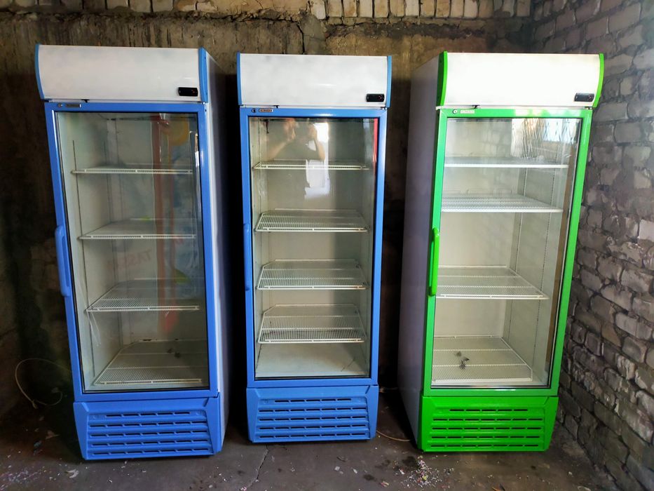 Холодильник витринный.