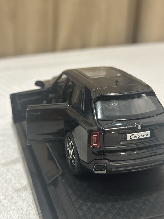 Продам игрушечную машинку