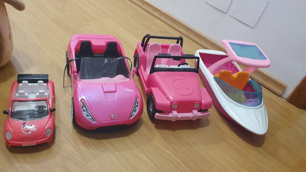 Masina sau barca lui Barbie