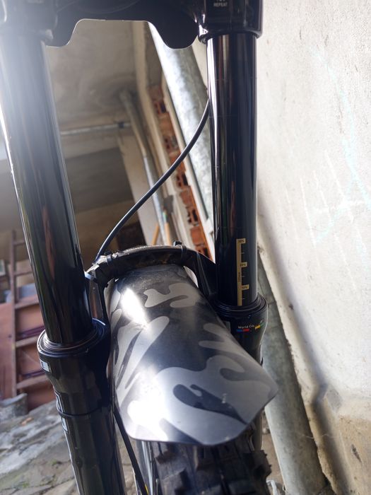 Commencal V4 supreme 2022.