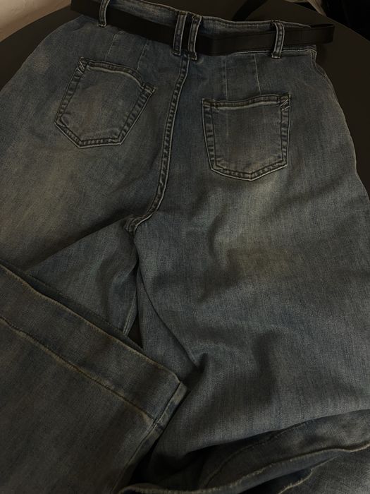 Джинсы с карманами