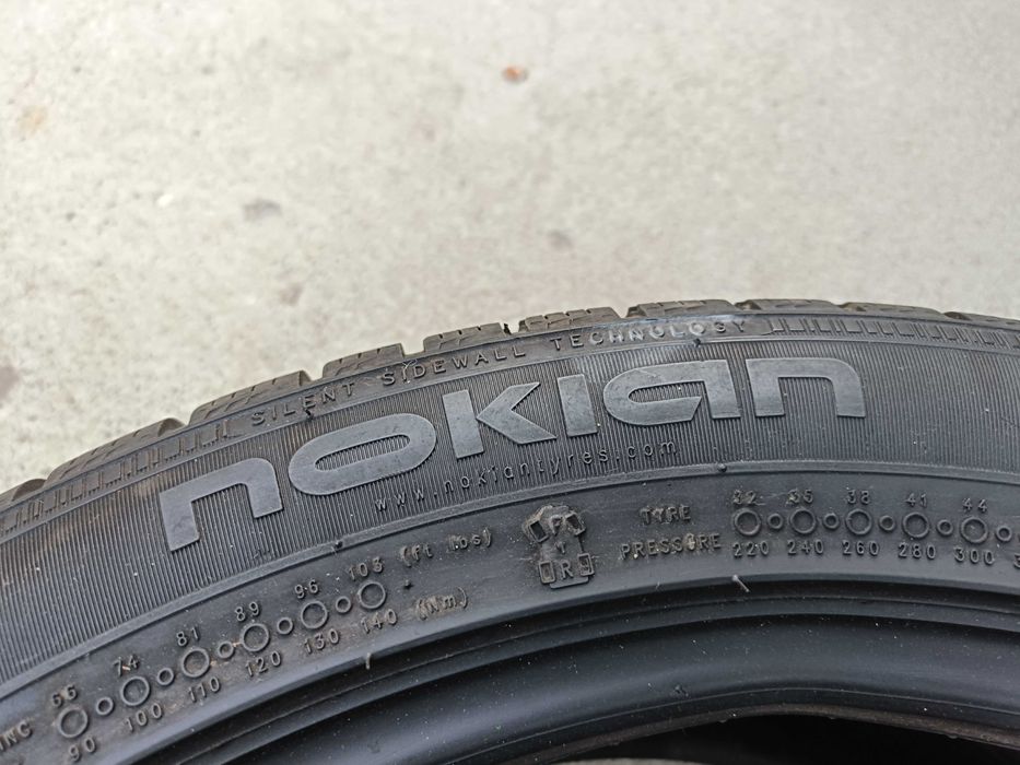 Doua anvelope iarna 275 40 19 nokian WRa4 profil de 7,8 mm