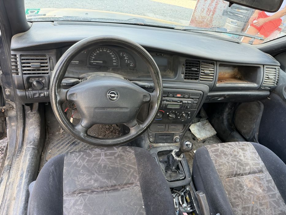 Opel Vectra B 2.0i Опел Вектра Б 2.0и  на части!