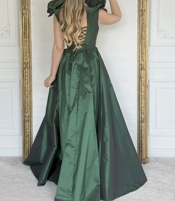 Rochie eleganta  marime 38 M, noua cu eticheta, include cercei  si poseta