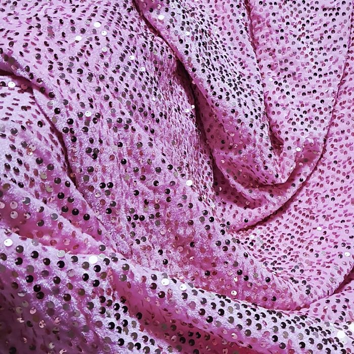 Material elegant cu paiete și mărgele – ideal pentru ținute de ocazie