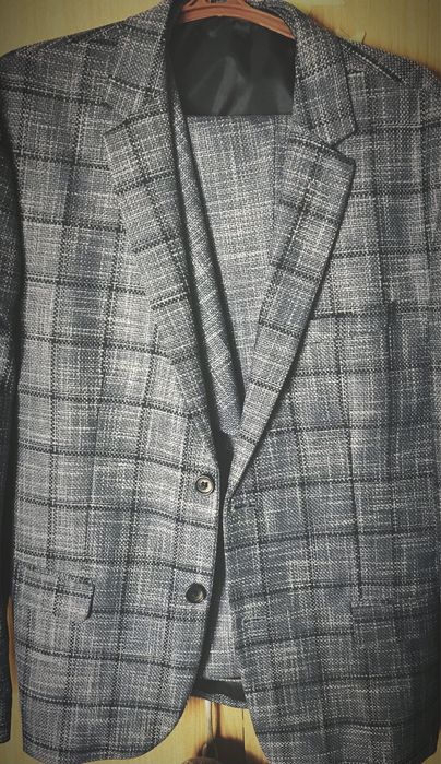 Продам классичиский костюм