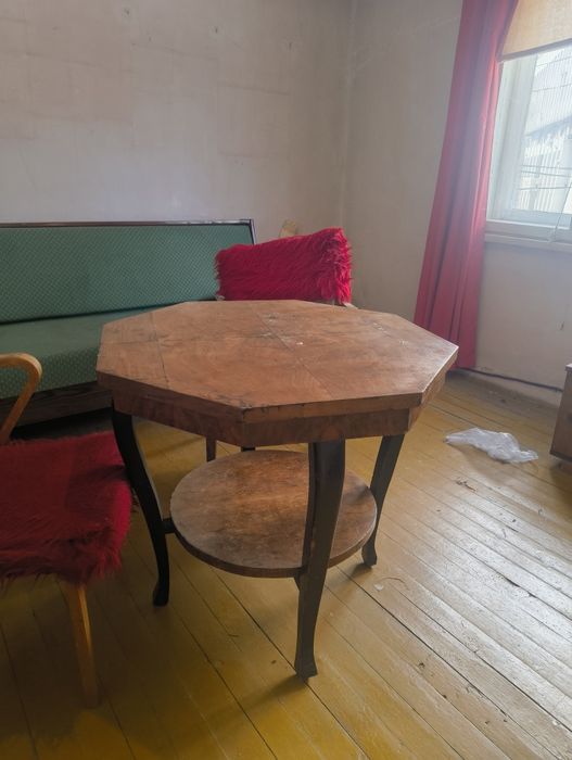 Ретро осмоъгълна холна маса