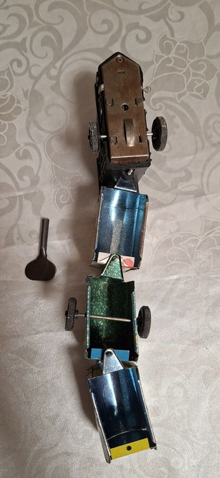 Продам игрушку поезд