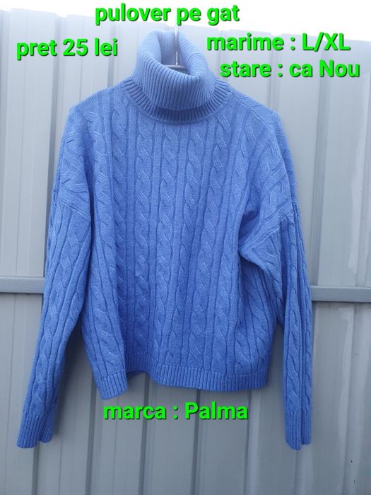 Pulover albastru pe gat