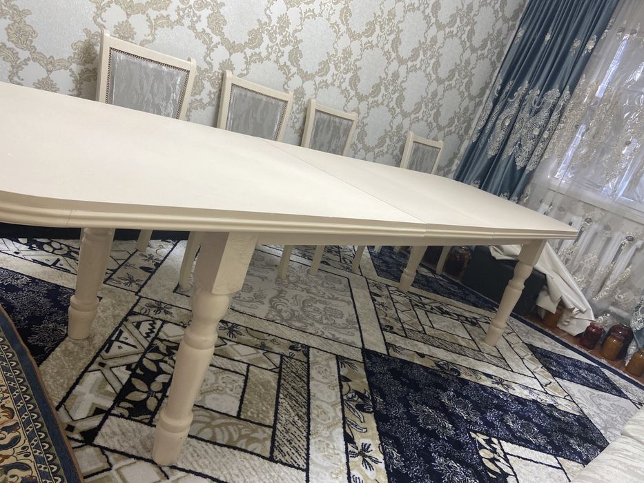 Стол со стульями