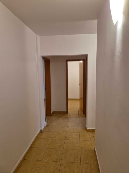 INCHIRIERE apartament 2 camere, situat pe strada Zizinului nr. 19, intersectia cu Toamnei,  nemobilat