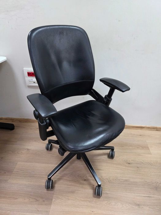 Steelcase leap v2 естествена кожа