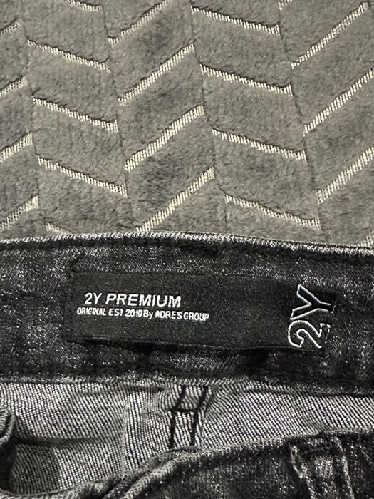 Скъсани черни дънки