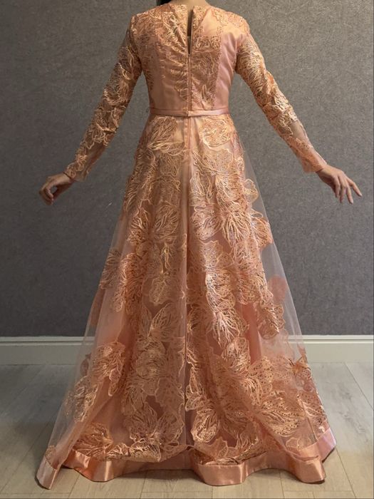 Шикарное вечернее платье