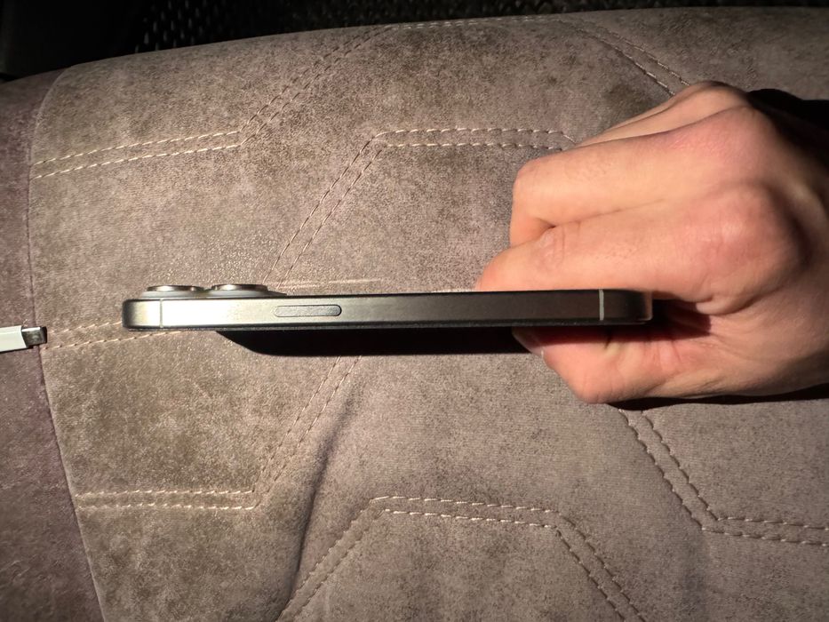 Продаю Iphone 15 pro б/у